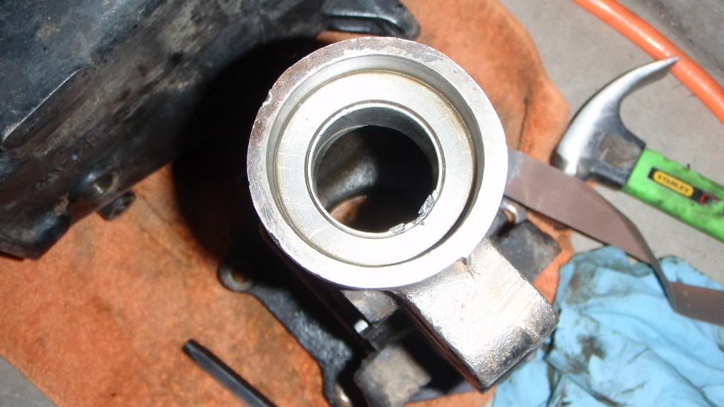 Tailhousing bushing removal